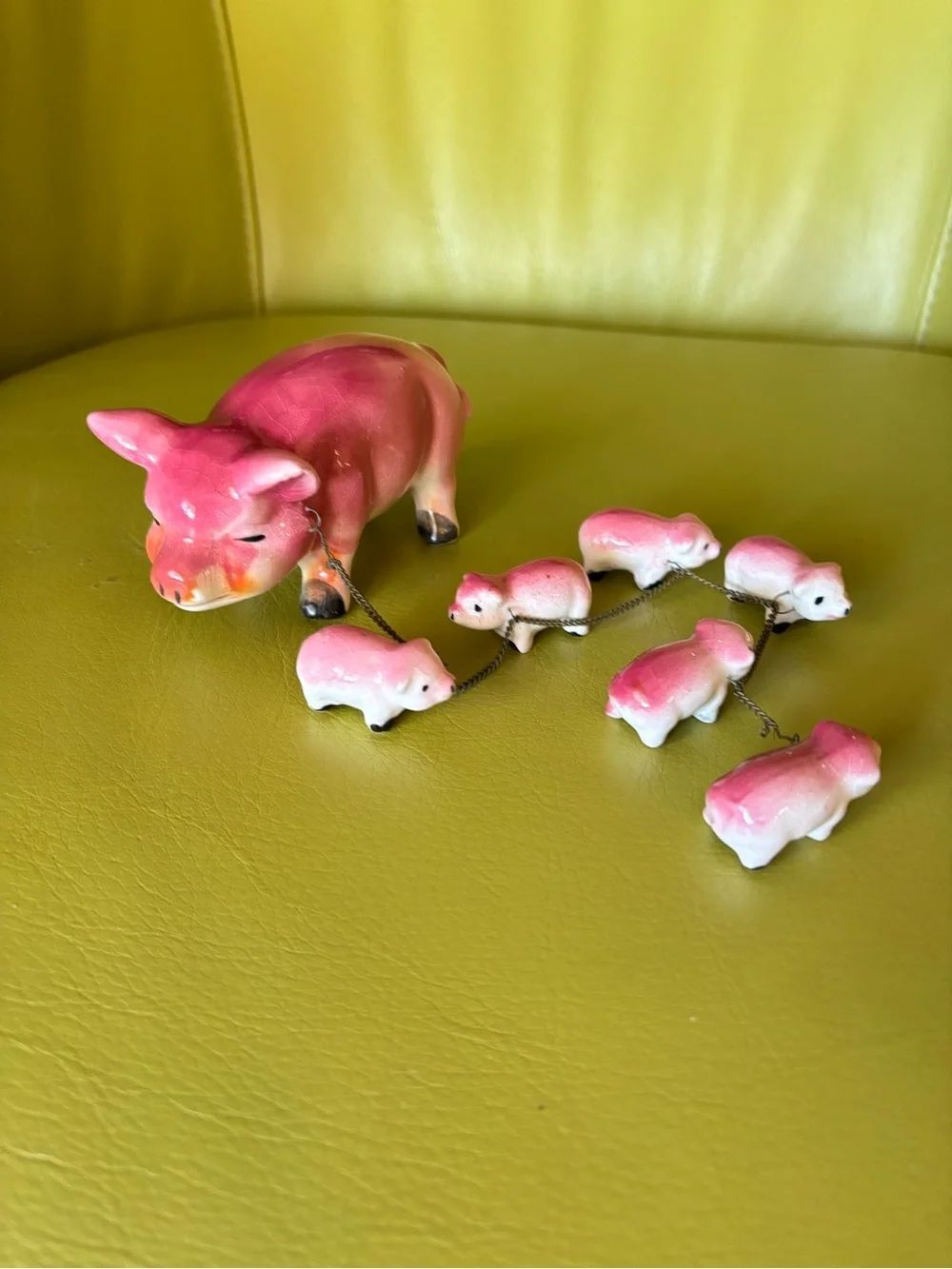 VintageβPorcelain Mama Pig & 7 Piglets on Chain Figurine Farm Animal Family